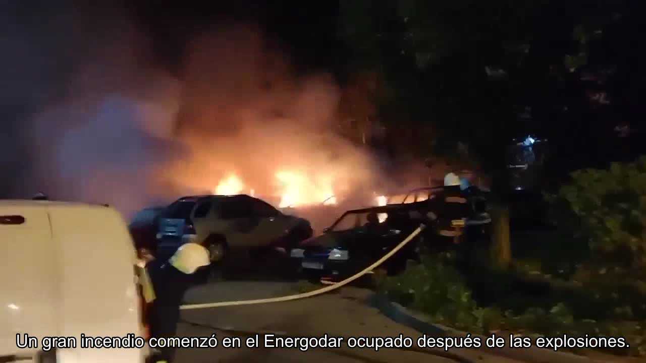 En el Energodar ocupado, se inició un gran incendio después de las explosiones.