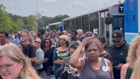 Kamala Harris bussed in all of her NC rally attendees… 🤣