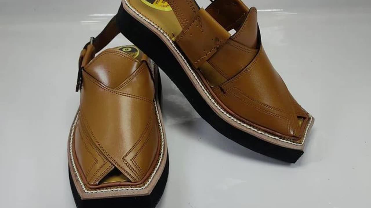 Man peshawari chappal