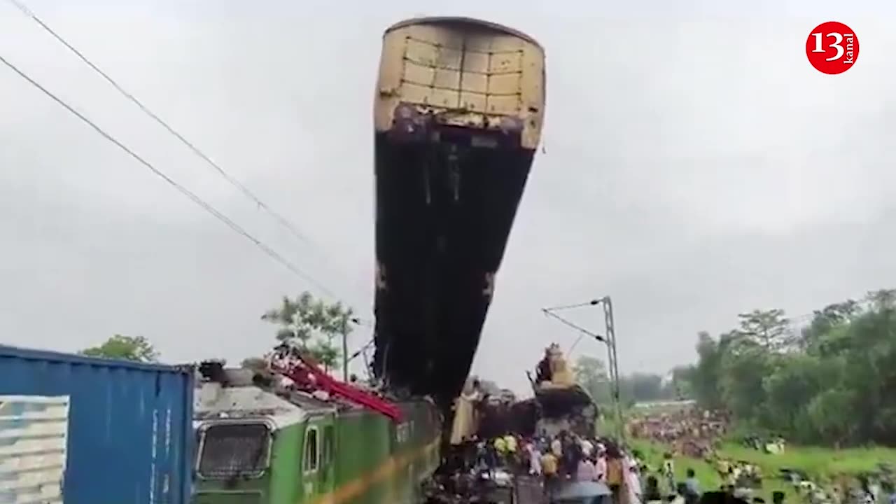 Train clash kills at least 8 people in India’s touristic district