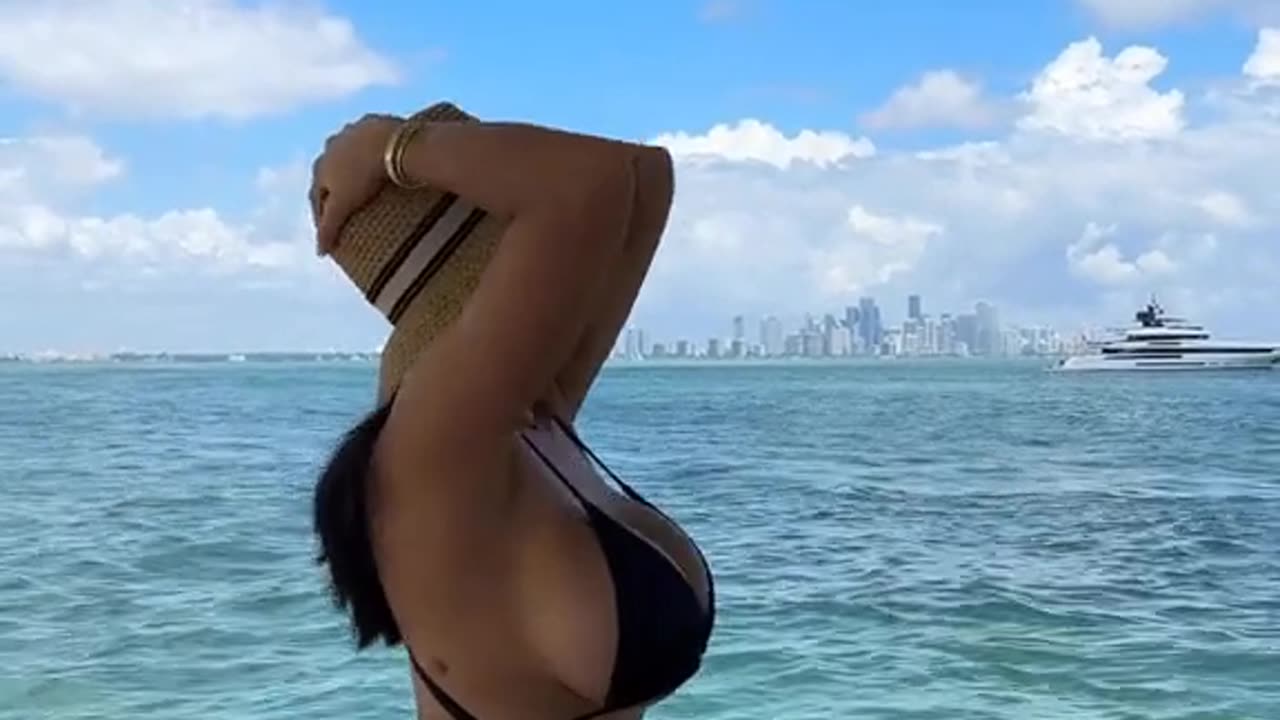 #shortsadventure #freshcontent #videofrenzy #trendinghighlights #foryou #shortshumor #hotcontent