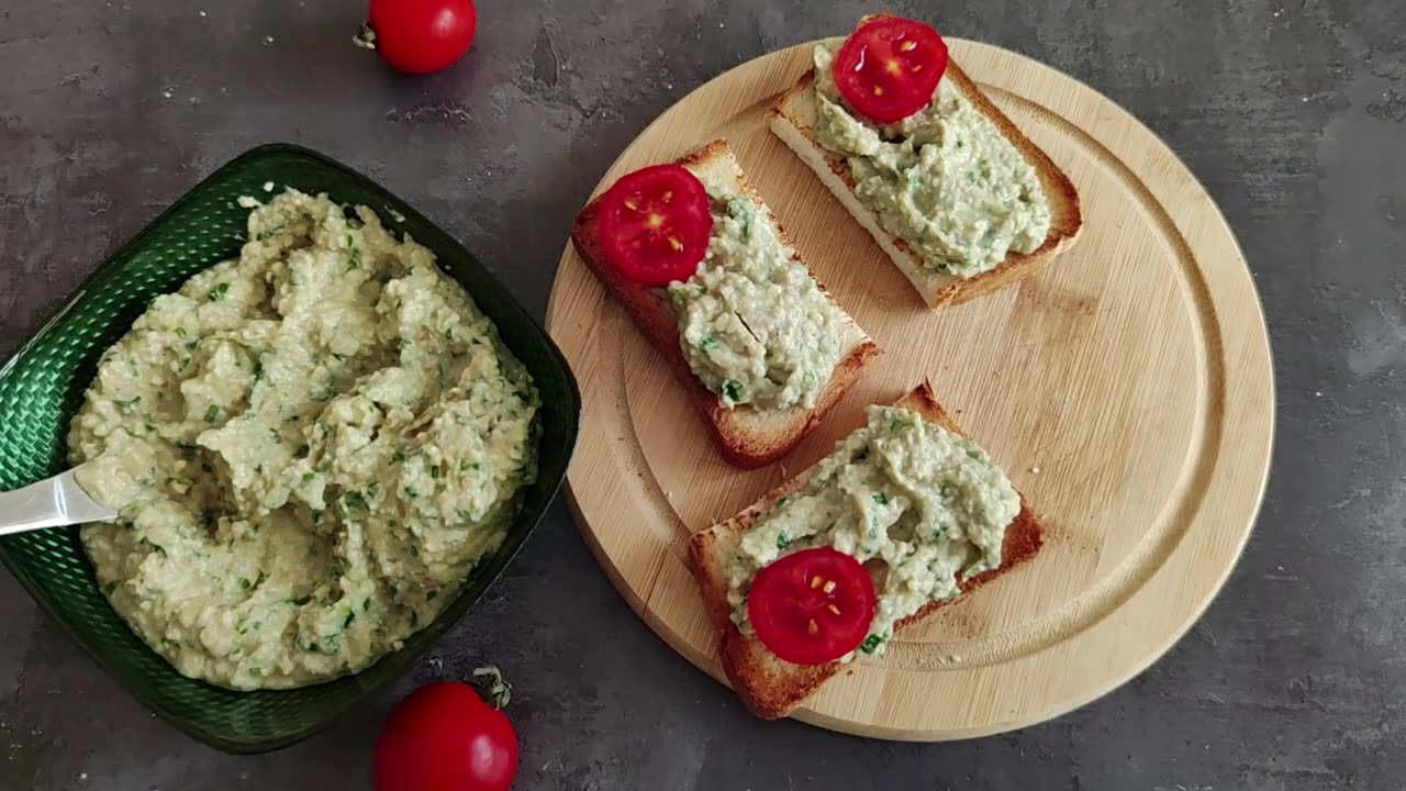 A delicious and hearty recipe for eggplant-walnut paste