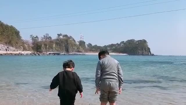 Children dipping their feet in the sea