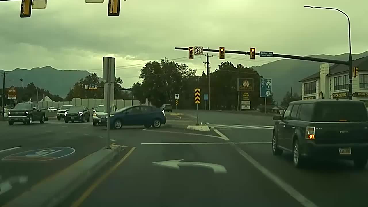 Prius goes up on the curbs while taking a turn