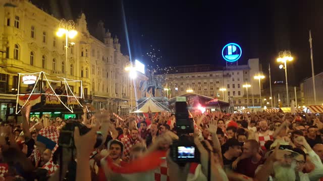 Reakcija zagrebačkih navijača na gol Hrvatske