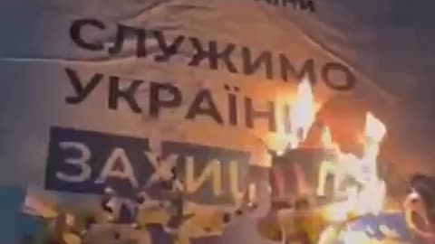 LPR, residents of the liberated Markovka burned an advertising poster of SBU.