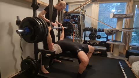 Benchpress with bands 205kg