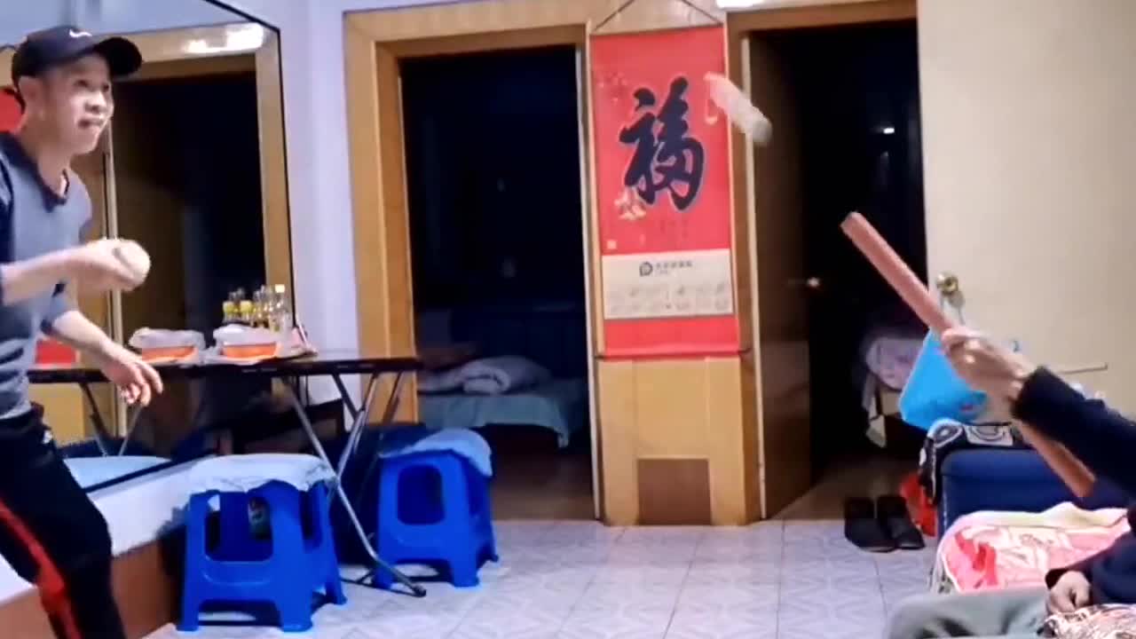 83-year-old woman uses kitchen tools in table tennis match with son in China