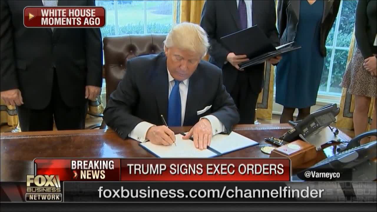 PRESIDENT DONALD TRUMP SIGNS XL PIPELINE EXECUTIVE ORDER