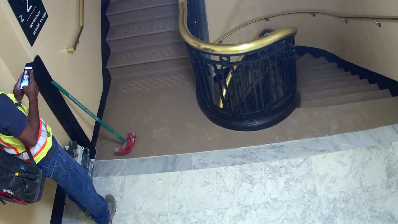3489CHOB02Stair3_2021-01-06_07h00min01s190ms.mp4