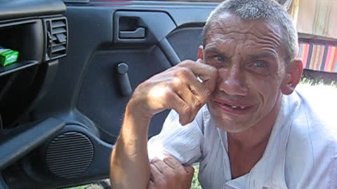 Инвалид в слезах от песни!!!