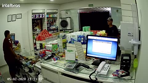 camera films store robbery