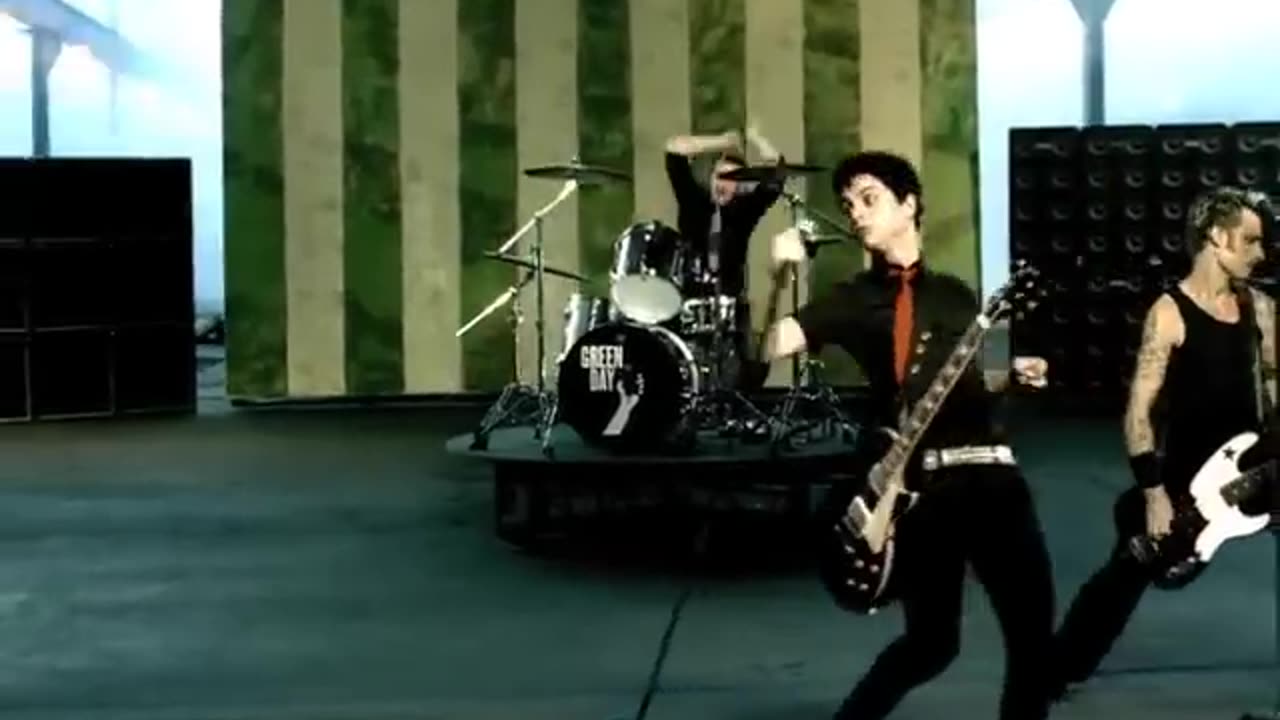 Green Day - American Idiot [Official Music Video]Green Day - American Idiot [Official Music Video]