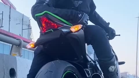 Kawasaki Z1000 Amazing Sound ❤️