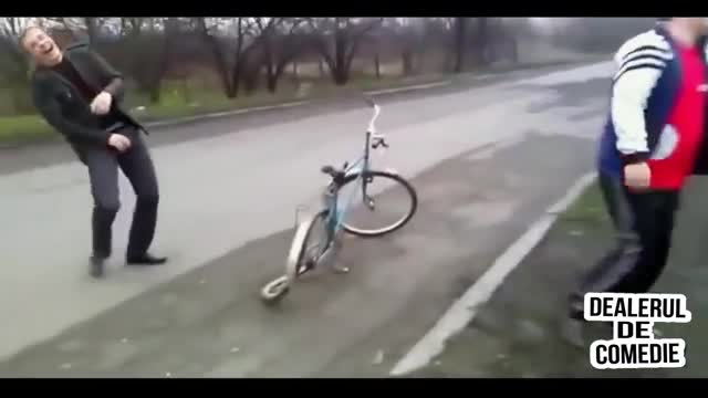 Funny people on the bike !!