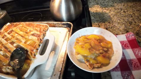 The Perfect Fall Peach Pie Cobbler Recipe #pie #peach