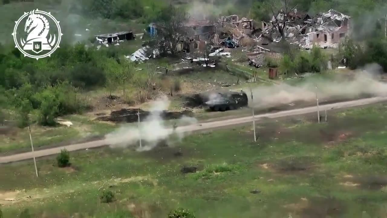 Russian BTR Versus Ukrainian Bradley IFV