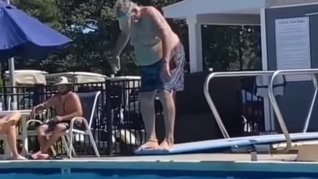 Lo mejor que verás hoy en la piscina!!