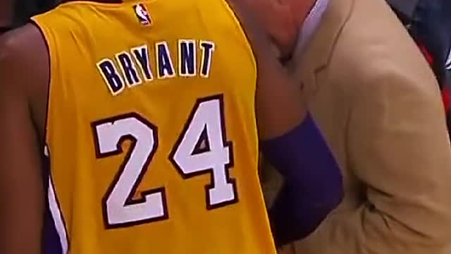 Kobe dislocated his finger but played the game after😳