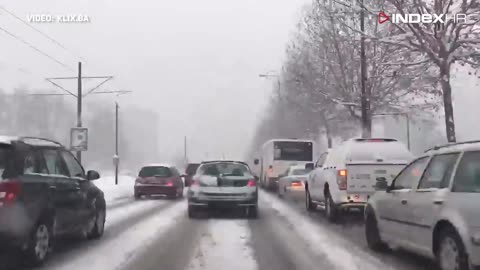 Sarajevo zatrpao snijeg