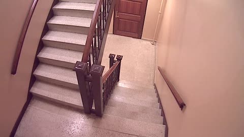 0455USCH03H405Stairwell_2021-01-05_17h00min04s537ms.mp4