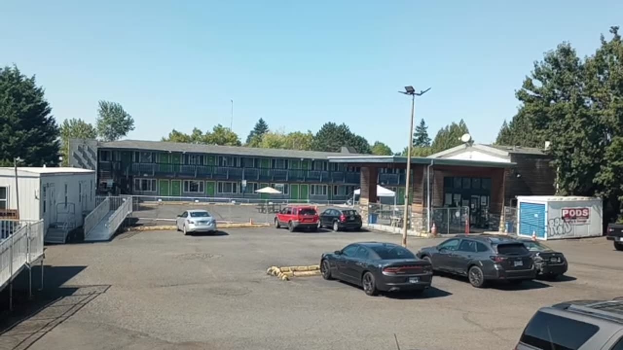 FIRST AMDNDMENT AUDIT AT HOMELESS MOTEL