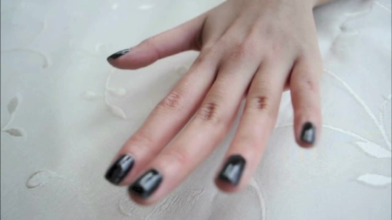 DIY: Matte effect nail polish using steam