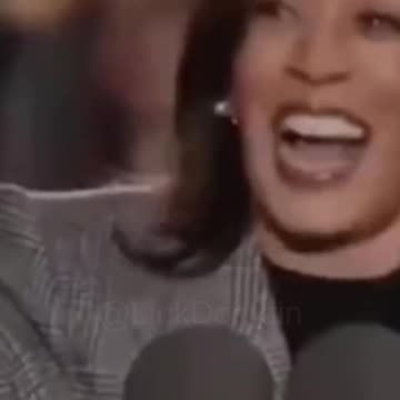 Kamala Harris pumps up the crowd! Shout Your Name!