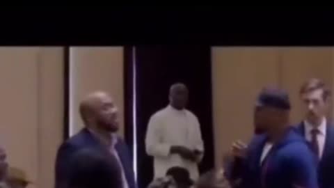 Chicago resident speaking up against Democrats