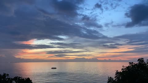 Beautiful Time-Lapse Video of the Ocean at Sunrise