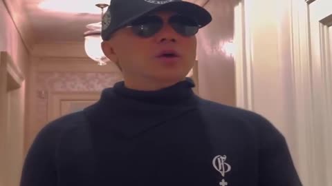 20221004文贵先生GETTR： #金融危机：从来不会有这样的金融危机！极穷时候不要在乎，大流氓打架时候跟你半毛钱关系没有！哪国货币都是纸，都是游戏，靠的就是权利！