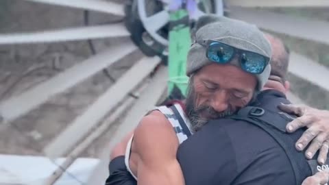 Un indigente con increíble consciente intelectual y nadie lo contrata