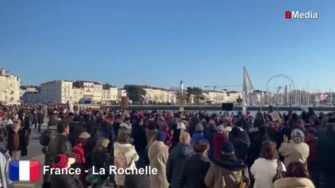 O MUNDO SE LEVANTA NUMA SÓ VOZ