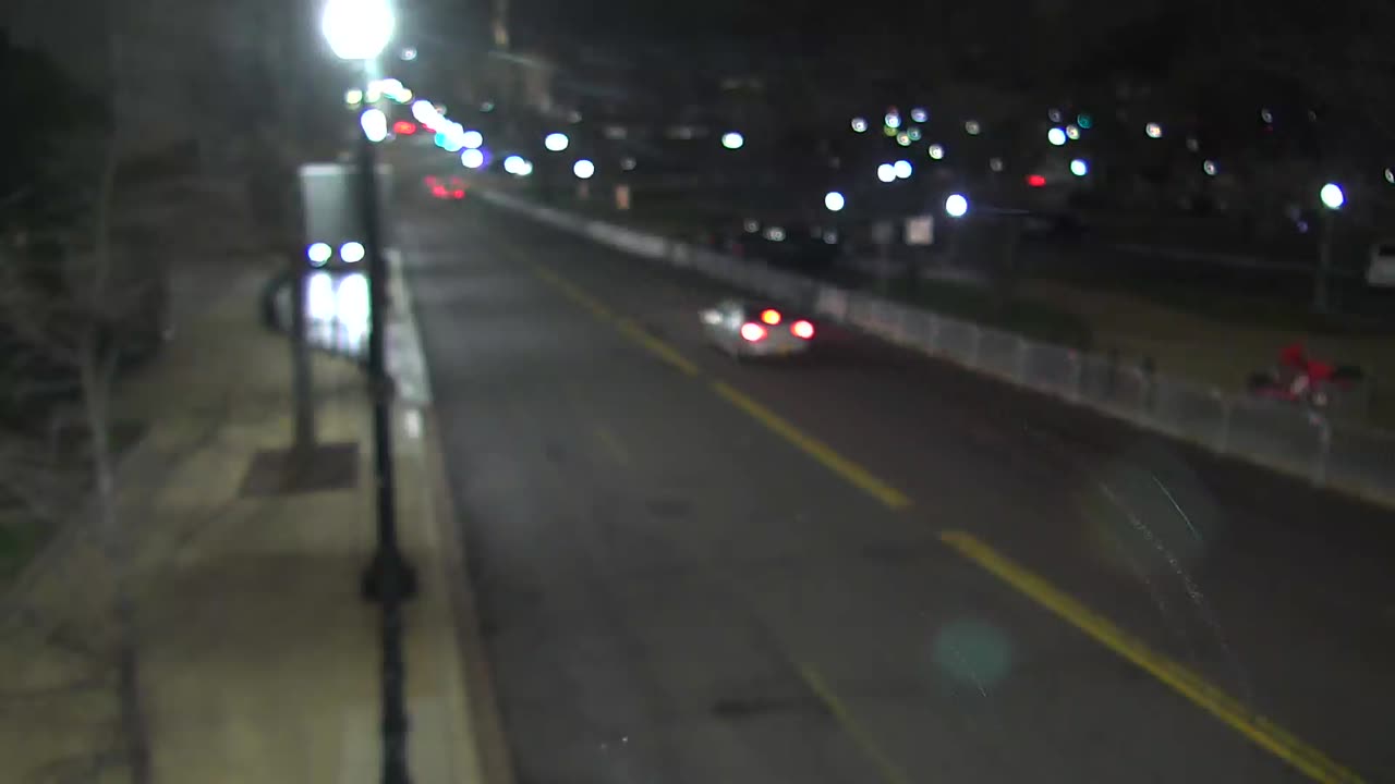 0936RHOB00IndepAveSWEastofTaxi_2021-01-06_05h40min01s247ms.mp4