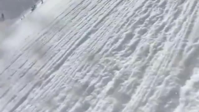 Free skiing together