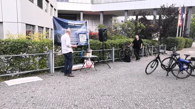 21.07.2022 leuchtturmard.de - 2. Mahnwache vor dem Rundfunkhaus Berlin-Brandenburg