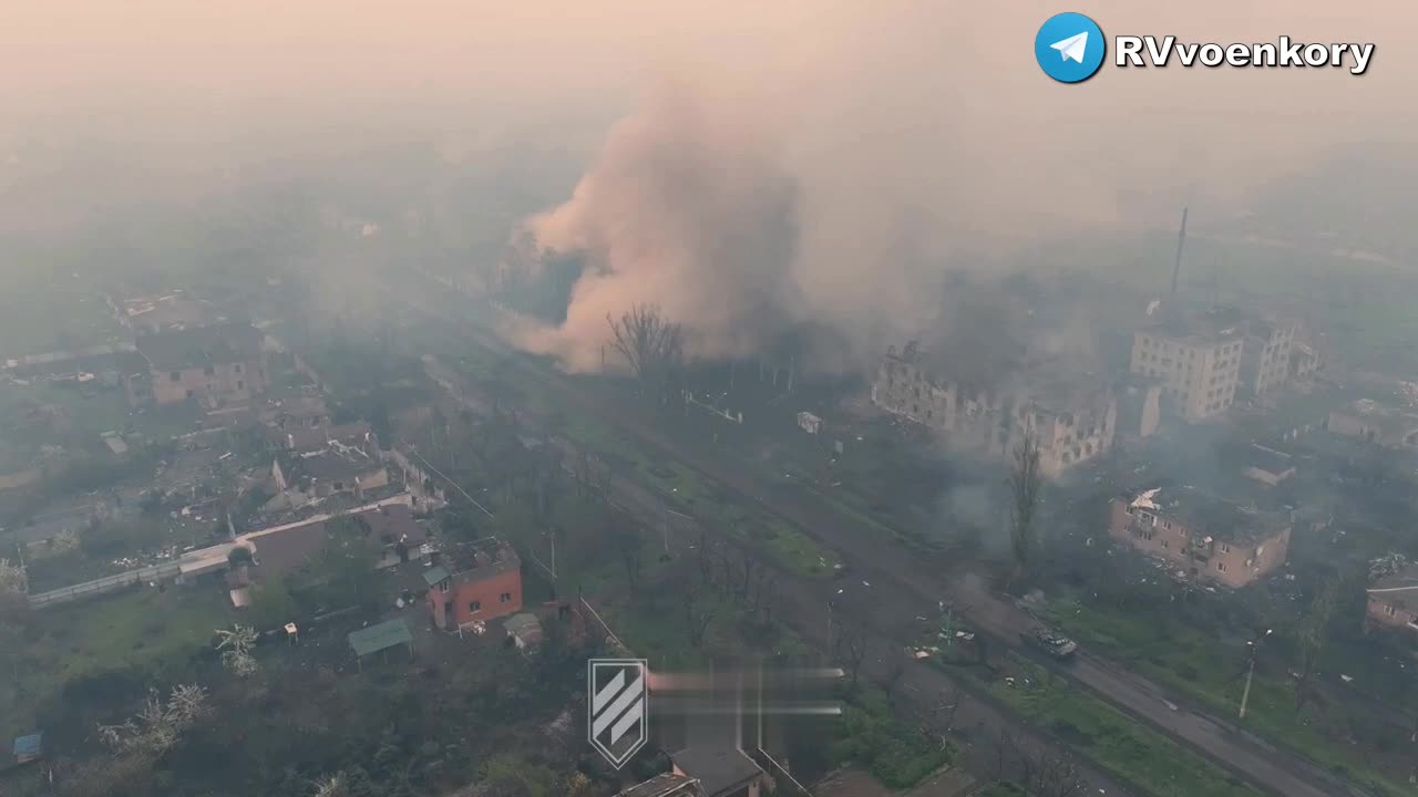 Battles in the ruins of Bakhmut using tanks