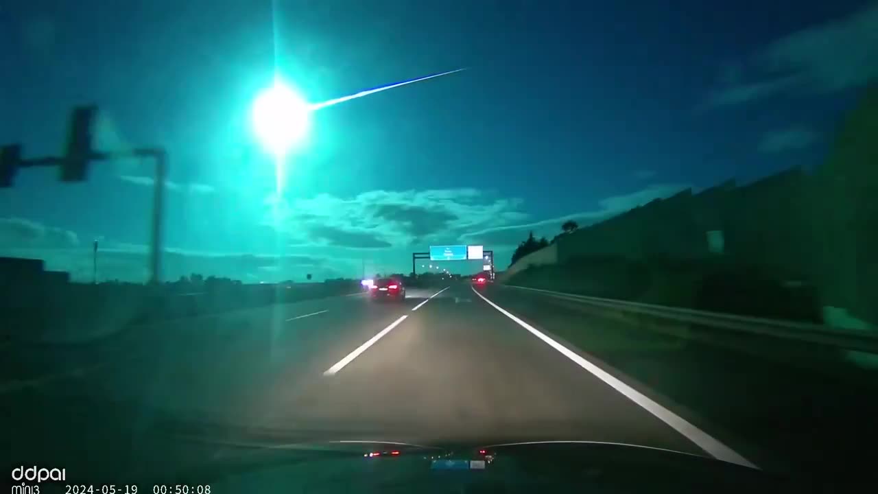 Meteor lights up sky over Portugal