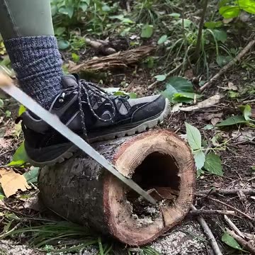 This GIRL is just a genius!🔥#camping #survival #bushcraft #outdoors #fire