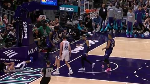 Suggs Soars for the Slam! Harris' Hilarious Reaction | Magic vs. Hornets