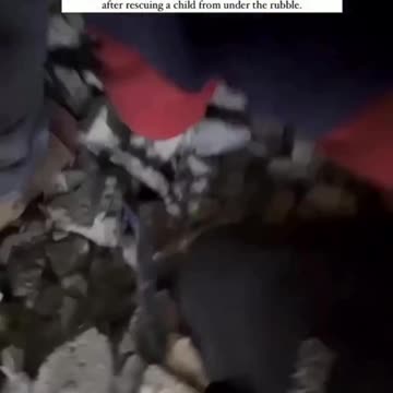 ►🇵🇸💔RESCUER BREAKS DOWN AFTER DIGGING UP LIFELESS TODDLER, buried under rubble of Gaza