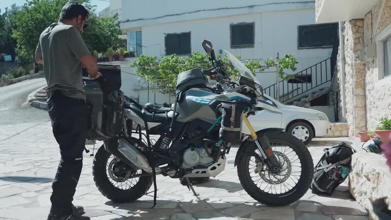 CROSSING INTO ISRAEL ON MOTORCYCLE