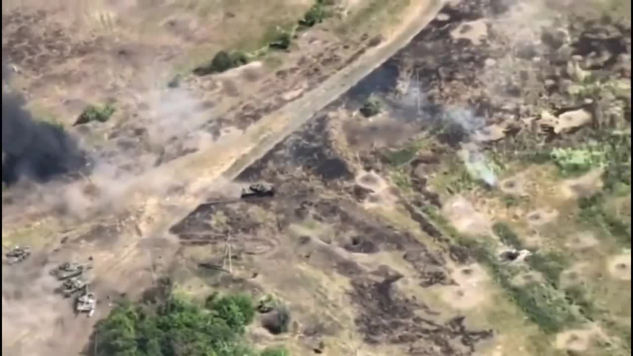 A large group of Russian tanks was destroyed in Ukraine️