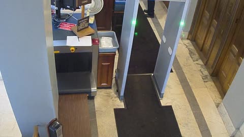 1017RSOB01DelAveADADoor_2021-01-06_14h13min24s997ms.mp4