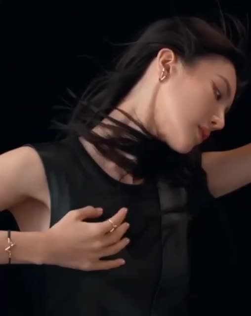 😂 The new jewellery collection from Louis Vuitton with the letter "Z"