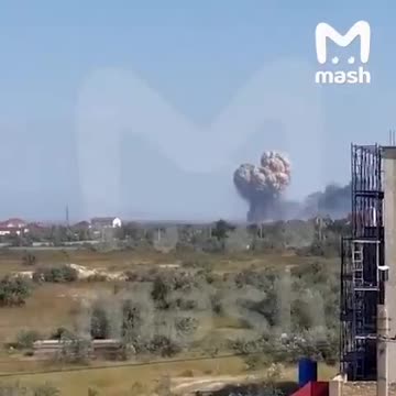 Footage of explosions at Russian airbase in Crimea (August 9, 2022)
