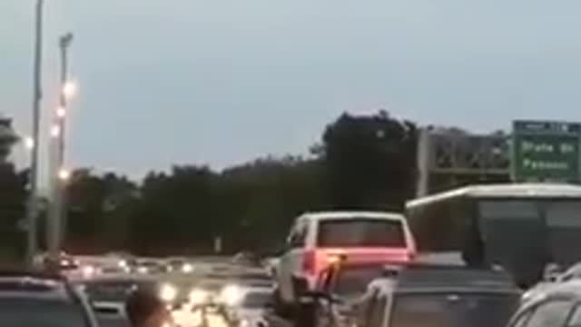 UNE SOUCOUPE VOLANTE VUE AUX ÉTATS-UNIS DANS LE NEW-JERSEY