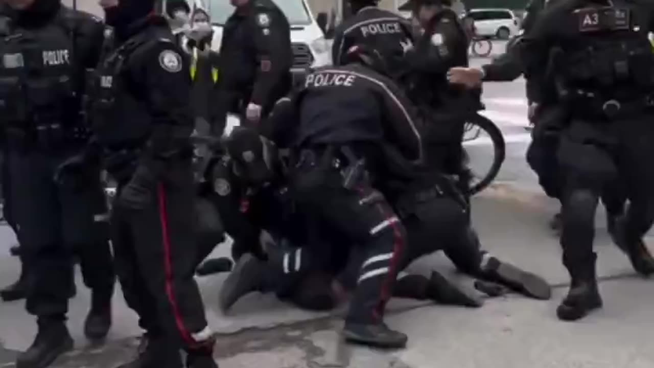 HAMAS - Toronto Police HQ - 02