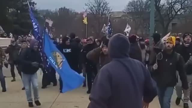 DC Police Open Outside Gates, Allow Protesters In Without Any Resistance
