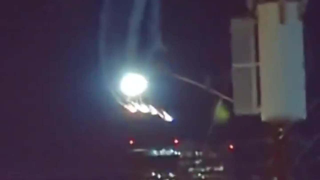 MULTIPLE RESIDENTS IN CHARLOTTE NC REPORTED A STRANGE OBJECT EITHER FALLING OR DESCENDING FROM THE SKY